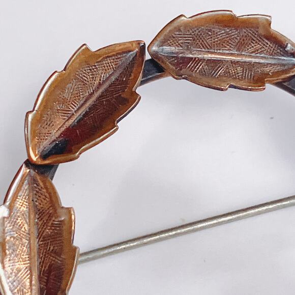 Vintage Signed Copper Bell Mid Century Leaf Wreath Brooch 1950s Round Pin USA - Picture 3 of 8